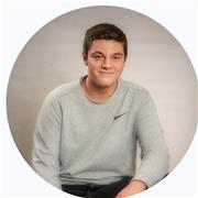 Dinámico, paciente, internacional, enfocado en jóvenes/niños. Con enfoque en vocabulario y fluidez en conversaciones